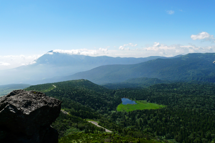 茶臼岳山頂から岩手山