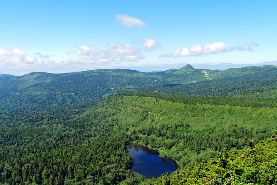 茶臼岳山頂から畚岳・熊沼