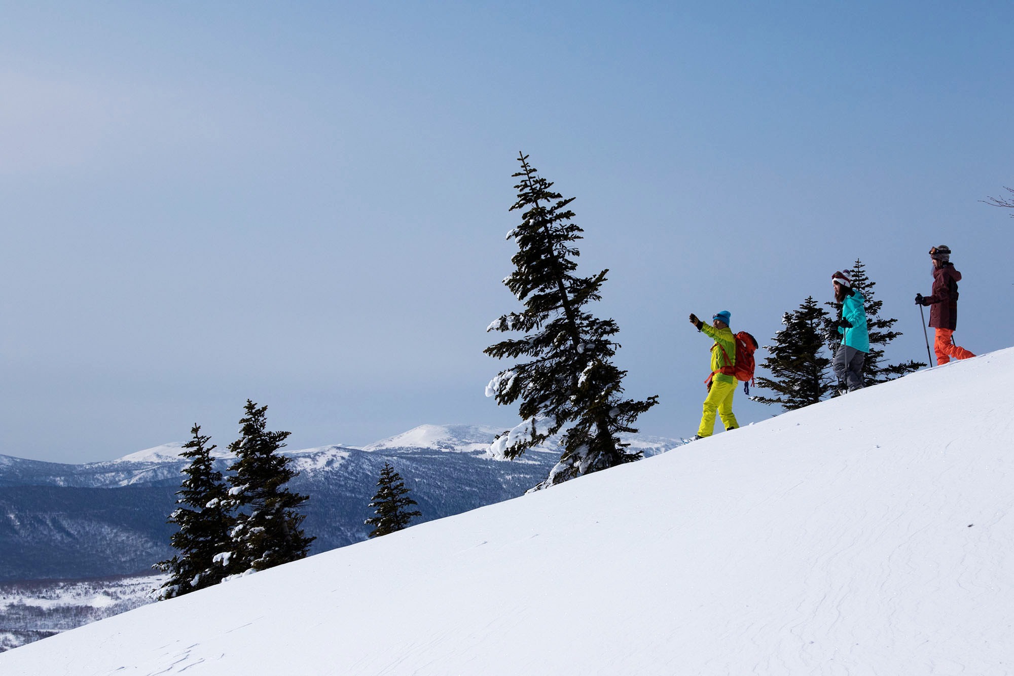 ガイドと行くゴンドラ山頂スノーシュー探索